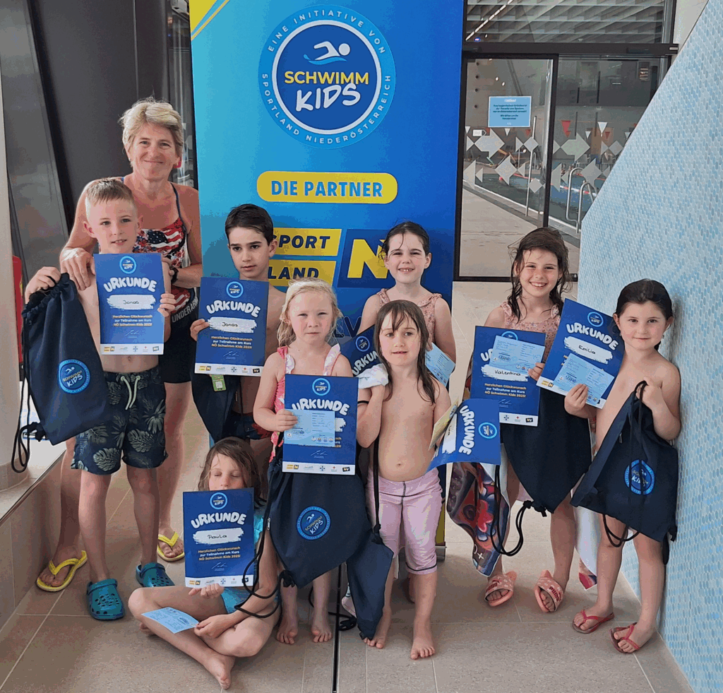 Schwimmkursabschluss der NÖ Schwimm Kids im Stadtbad Amstetten mit Schwimmlehrerin Sandra Krennmayr, Foto NÖLVS