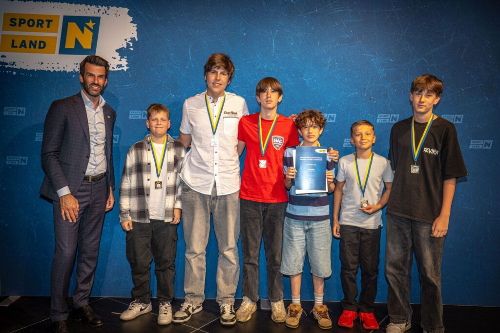 Wasserball: Ehrung der NÖ Young Champions 2024 in Oberwaltersdorf für das U12-Team der Wasserballer des Badener AC am 16.6.2025, FC Sportland NÖ