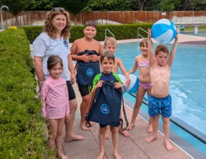 Schwimmkursabschluss der NÖ Schwimm Kids in Gumpoldskirchen mit Schwimmlehrerin Katrin Goldmann, FC NÖLVS