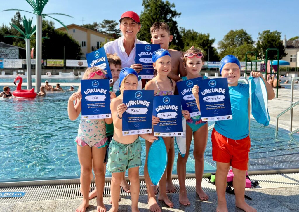 Schwimmkursabschluss der NÖ Schwimm Kids im Thermalstrandbad Baden1 am 21.7.2025 mit Schwimmlehrerin Juliana Krattinger, FC NÖLVS